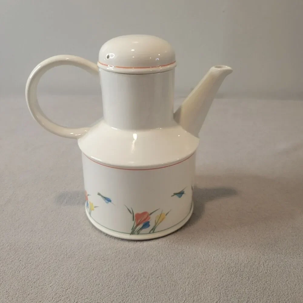 Midwinter Tea Pod Vintage Stonehenge Crocus Vintage Retro Floral
